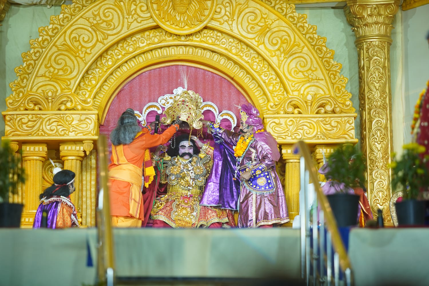 Kansa dethrones Ugrasena and ascends the throne